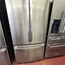 GE Bottom Freezer Fridge/ Nevera GE
