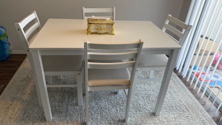 Brand New White Dining Table for 4 – Stylish & Durable Wood 🥰🥰🥰🥰