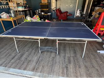 Foldable ping pong table
