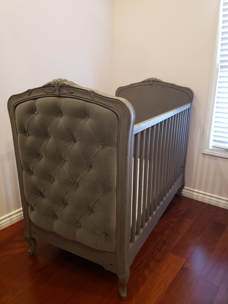 CRIB RESTORATION HARDWARE CO1LETTE TUFTED CRIB for Sale in Santa