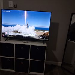 Smart TV 32" With TV Stand 