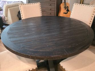 Ashley Solid Wood Table 👀 4 chairs