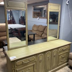 Dresser With 2 Mirrors 