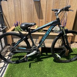 TREK 26” SKYE SL  16” Hardtail Mountain Bike