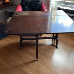 Antique Leaf Table . 