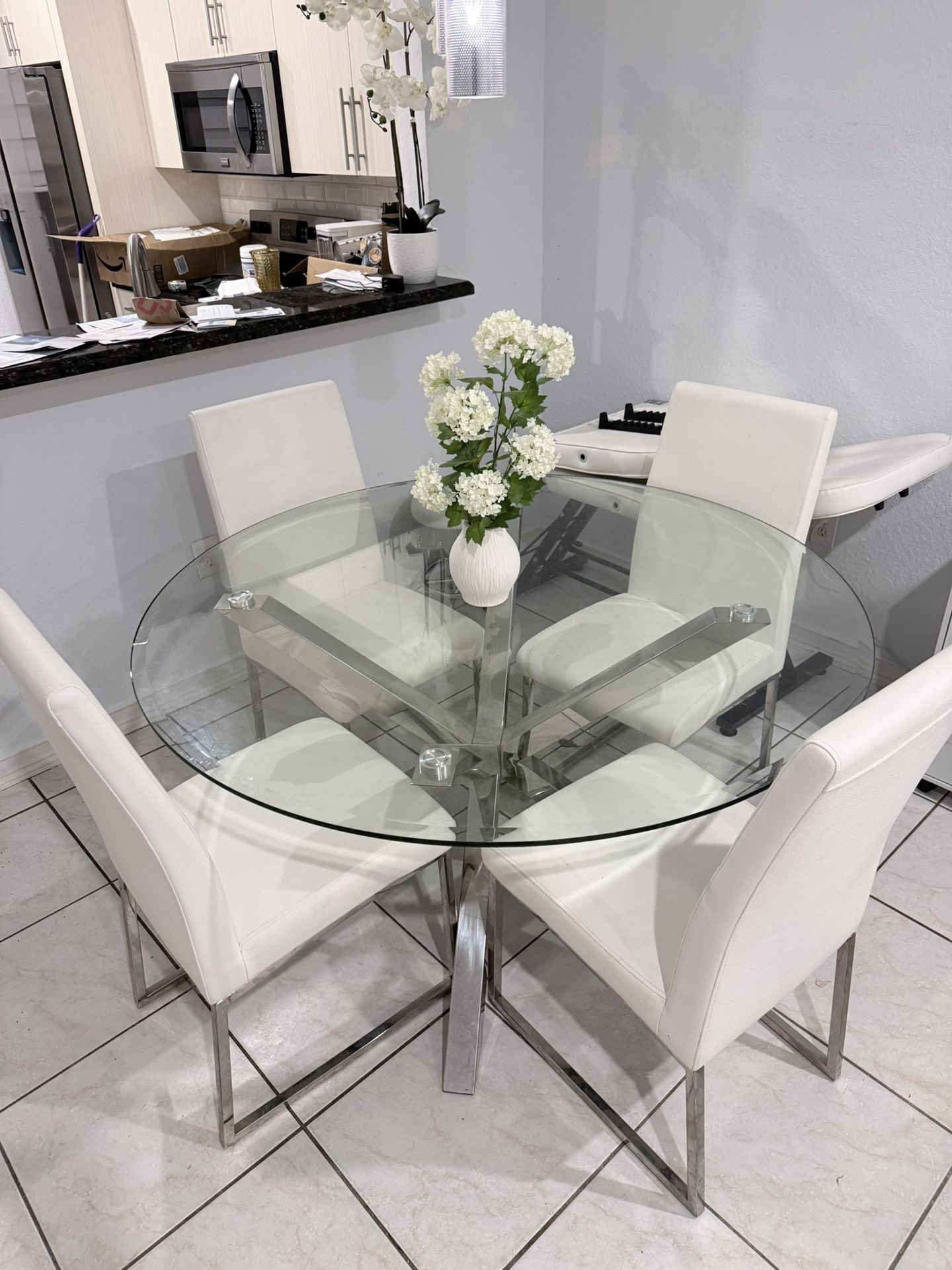 Elegant 5-Piece Dining Set – Glass Table & White Chairs