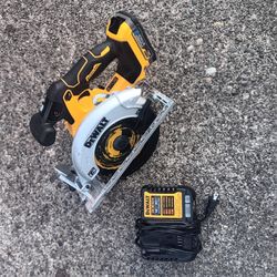 DeWalt DCS565 6.5in Brushless Circular Saw Almost New with Power Stack Bat&Charg. For Pick Up Fremont Sea. No Low Ball Offers Please. No Trades. 