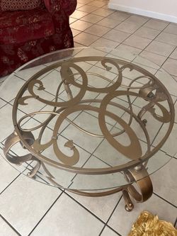Round coffee table
