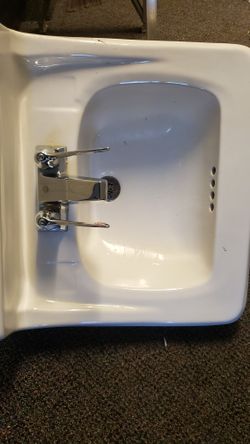 Mounted Sink With Hardware 