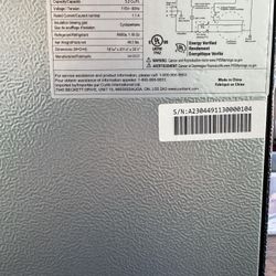 Mini Fridge w/ Freezer