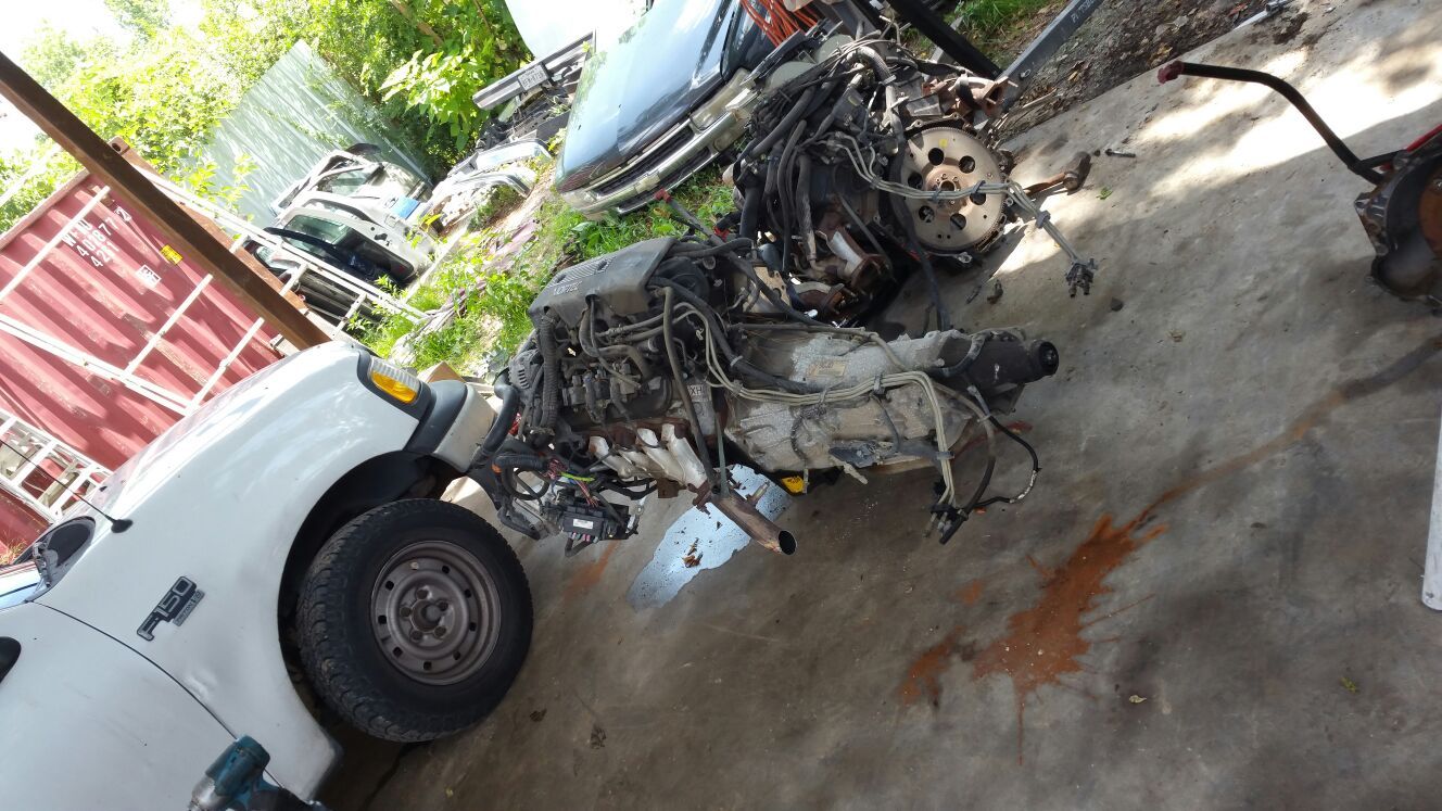 �96-00 Chevy gmc 5.7 vortec 350 motor.complete w/acessories(4 bolt main )