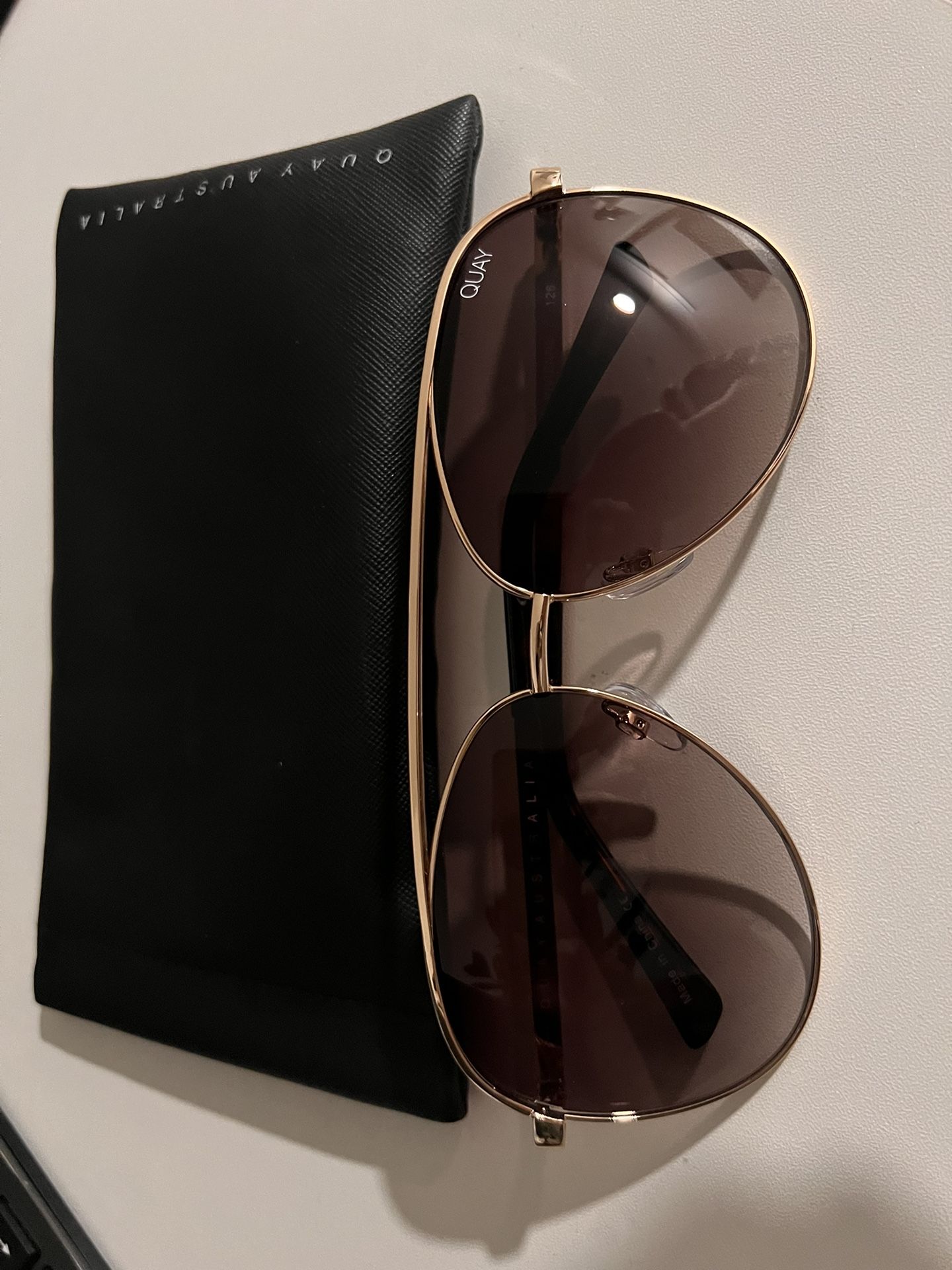 Quay sunglasses Gold