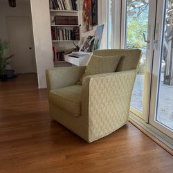 Swivel chair with pillow