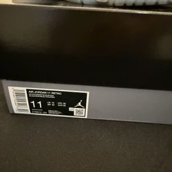 Air Jordan 11 Retro White & Legend Blue SIZE 11