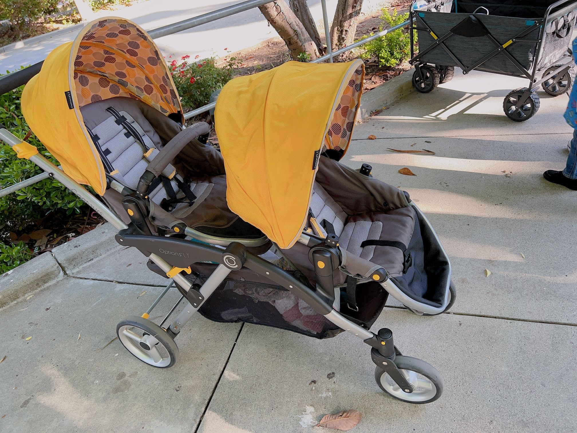 Contour Options Tandem Double Stroller Baby & Kids Stroller  Comes from pet free smoke free home 