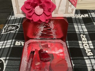 New Vs Bombshell $65 Gift set For That Special Some1 Pick Up In Fontana