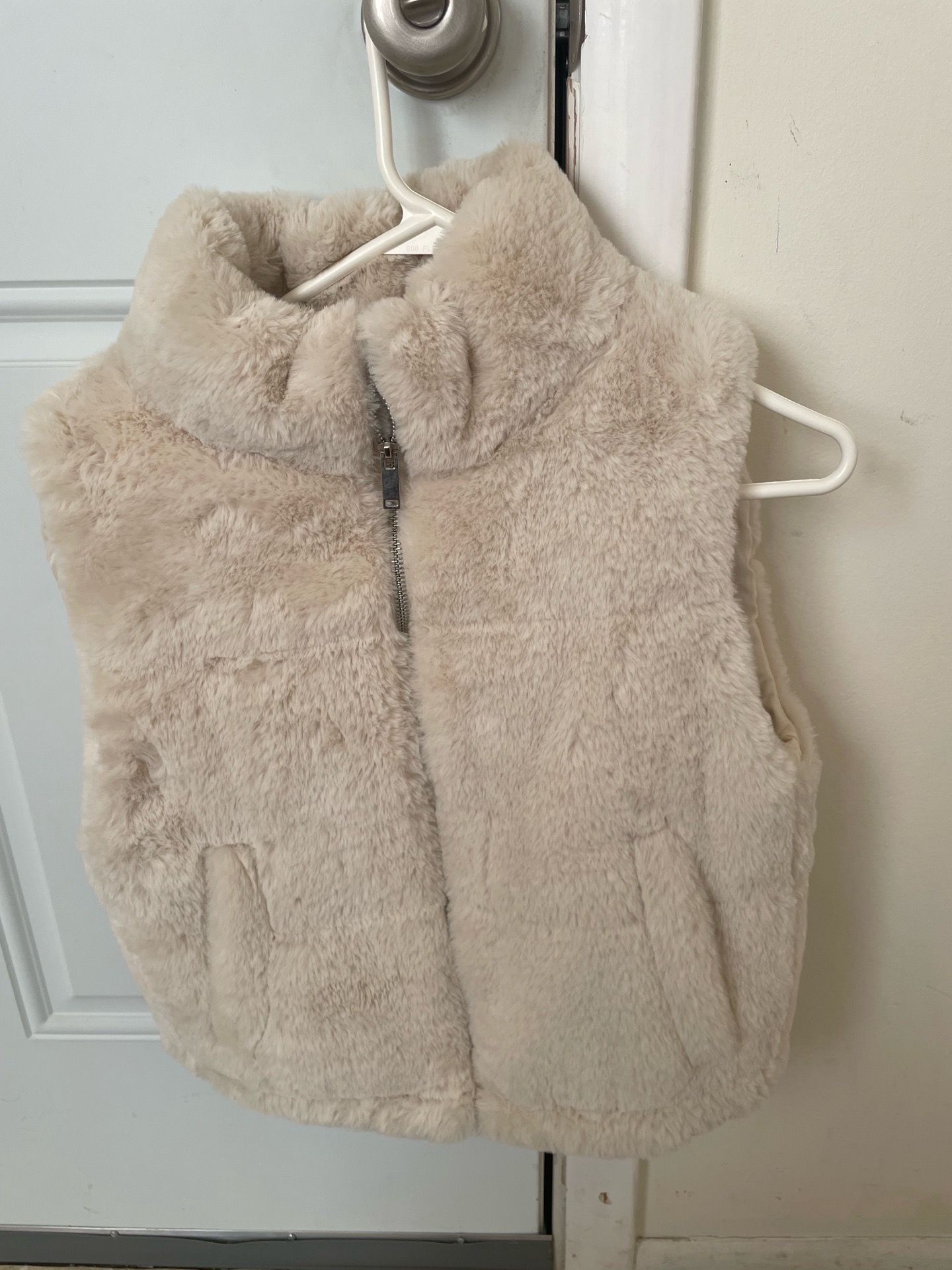 New fur vest, no tags
