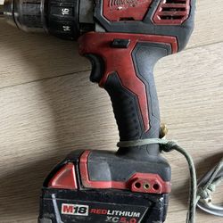 Use Wilwuakee  Drill  Batería  🔋  De 5.