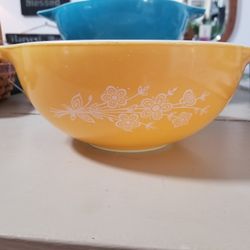 Yellow Pyrex Bowl White Flowers