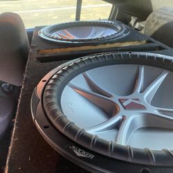 2 15 Kicker’s Subwoofers + 3500W AMP