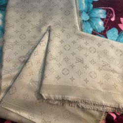 Louis Vuitton Châle Monogram silk scarf