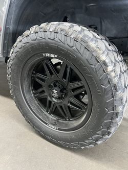 Set Of 5 Rims And Tires 35x12.50R20