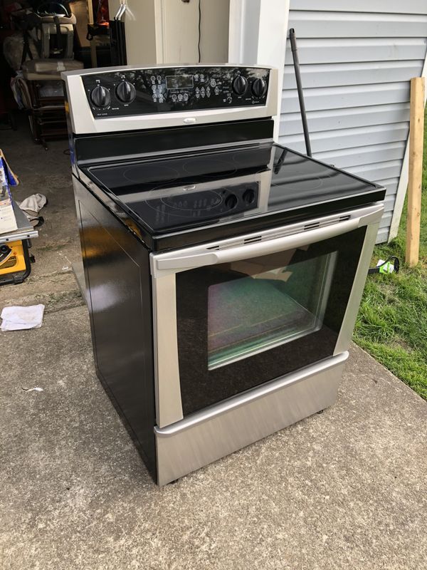Whirlpool gold electric range stove. for Sale in Lansing, IL OfferUp