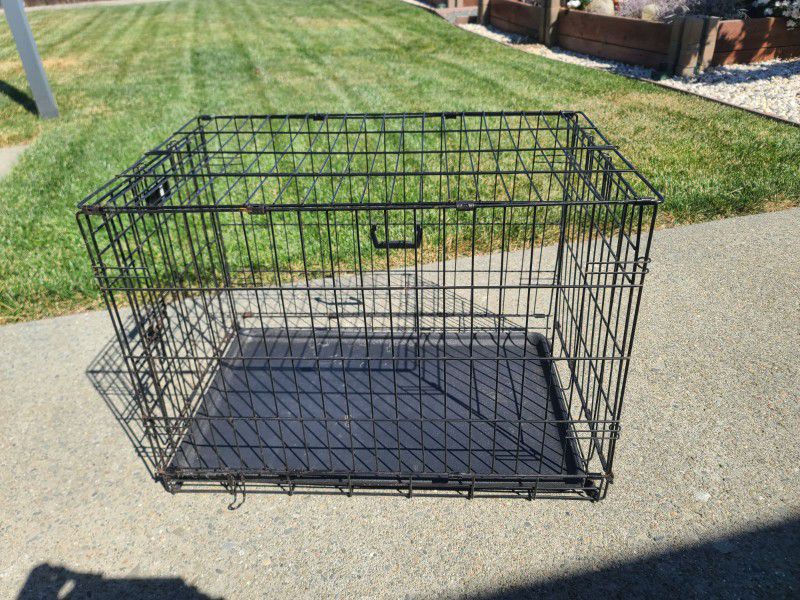 Small dog crate: 18.5x30x21.5