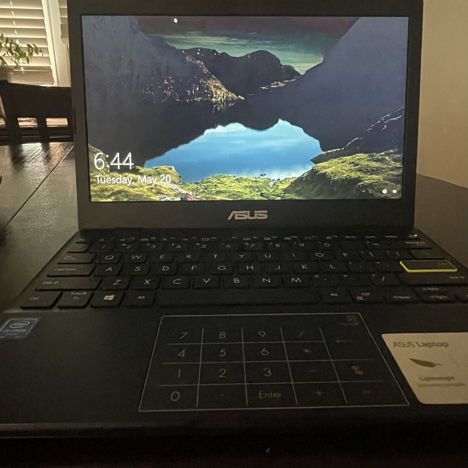 ASUS Vivobook Go 12 L210 (2022)