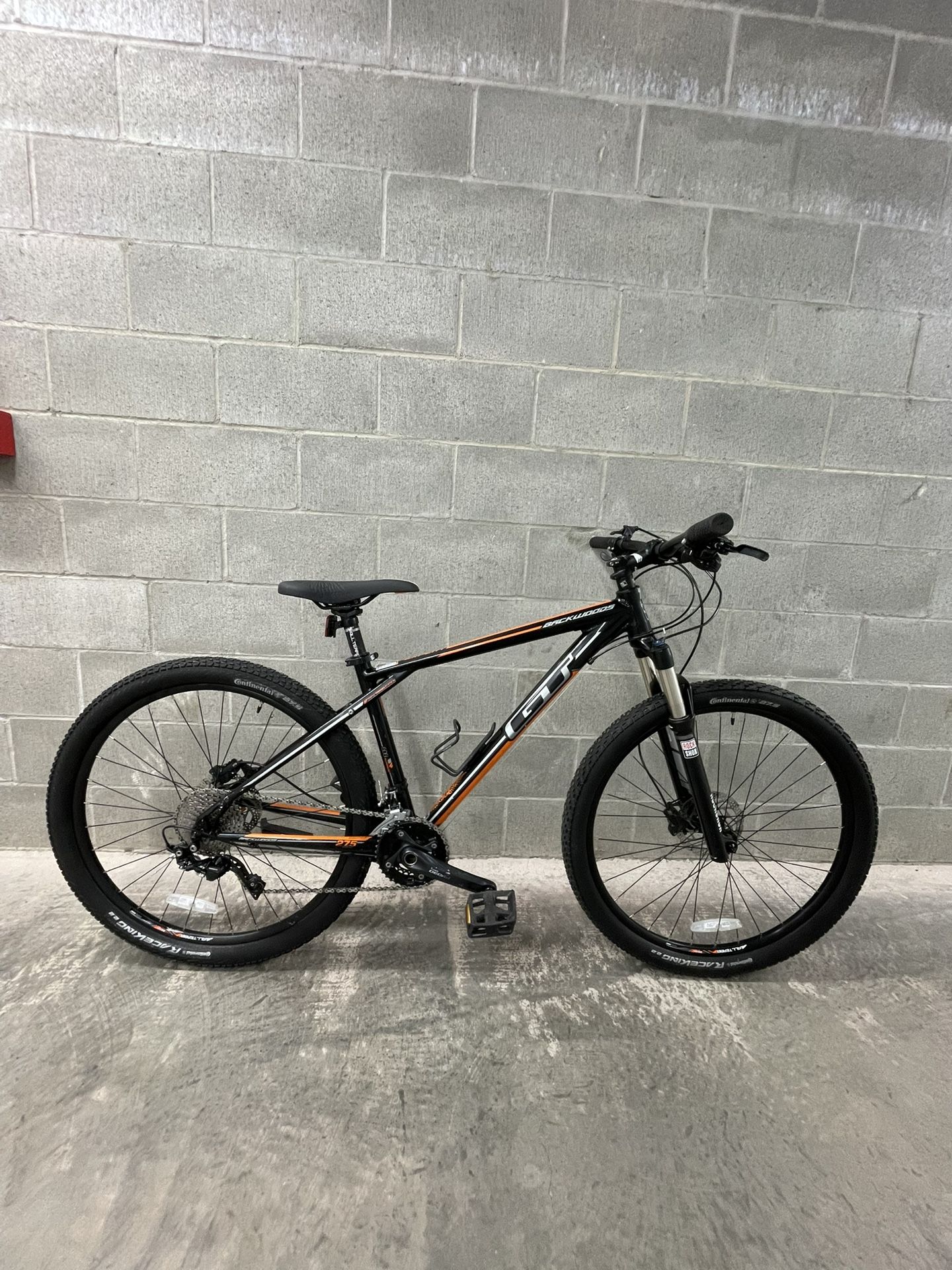 GT Mountain Bike, Medium, Hydraulic Disc Brakes, Excellent Condition