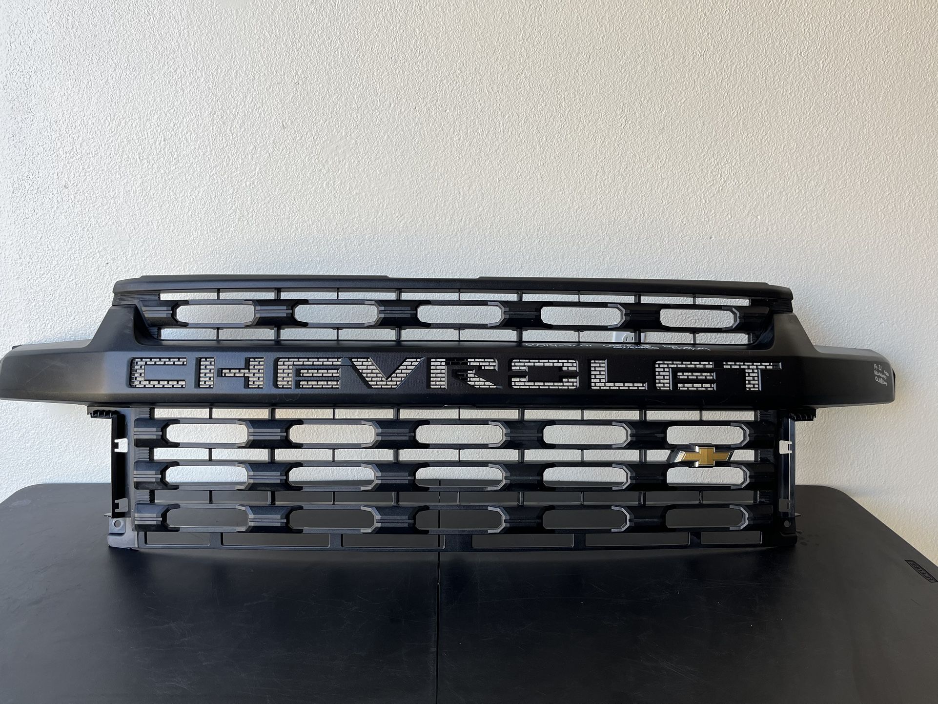2019-2020-2021 CHEVROLET SILVERADO 1500 CUSTOM GRILL OEM USED