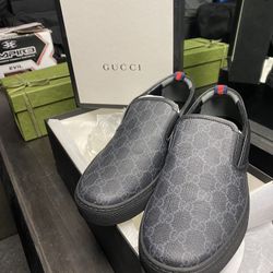 Gucci Print Black Slip-ons - size 7.5US