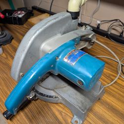 Makita 2401b 10" miter saw, made in Japan, beefy

Very solid and heavy.
Used it in my basement shop during winter when it was too cold to cut outside.