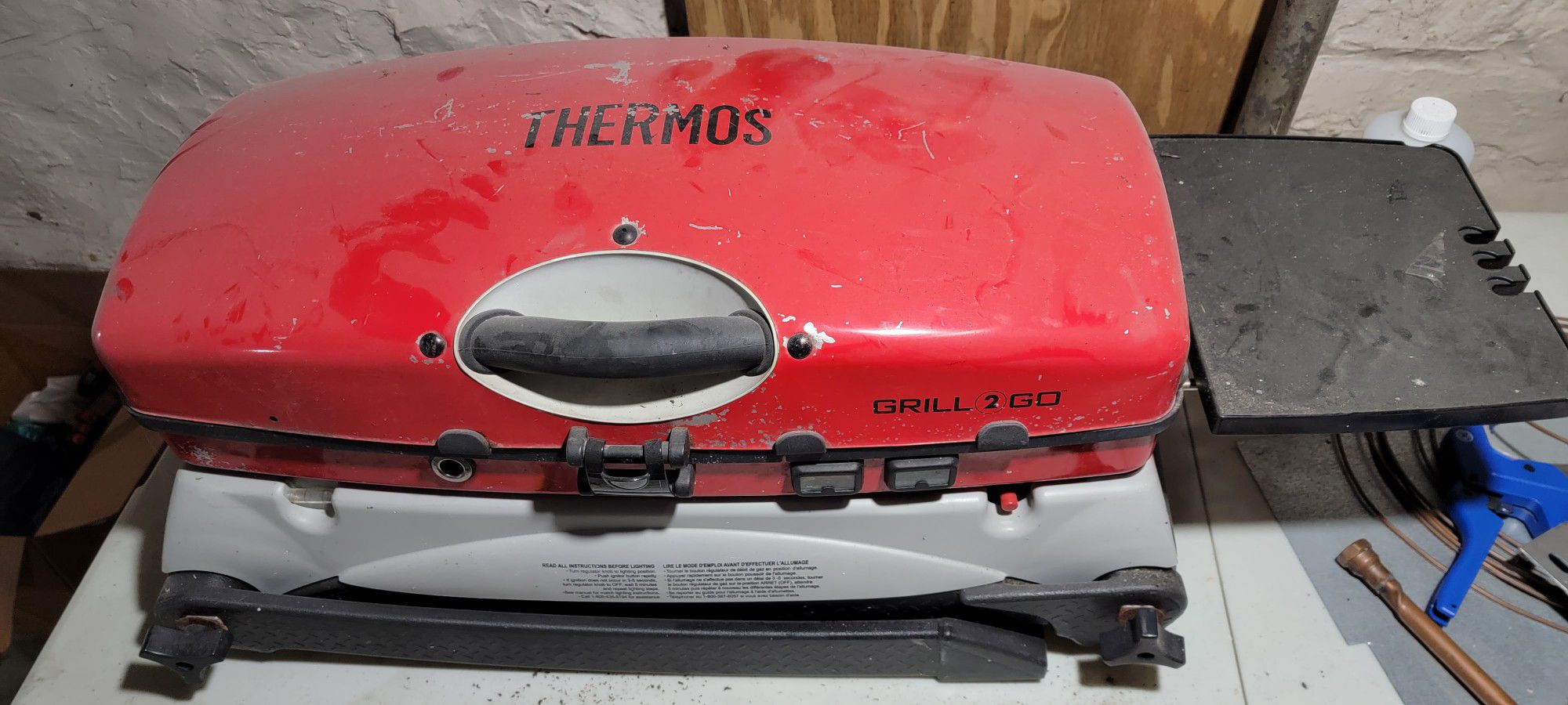 Thermos Portable tailgate grill