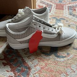 Womens Van’s Sneakers Tan