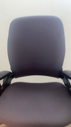 Leap V2 Ergonomic Office Chair – Excellent Condition