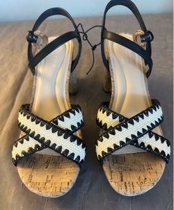 Kenneth Cole Women’s size 8.5 Sandals Black and beige