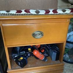 Vintage Wood  Nightstand $25 at Desoto👈