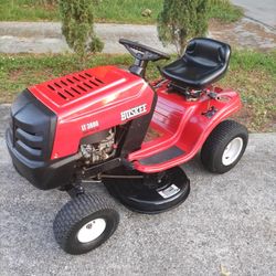 38" gas Lawn Tractor Riding Mower With New Blades And Battery $850 Firm!!!