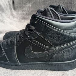 Air Jordan Mid Triple Black 