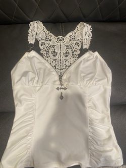 white medium top