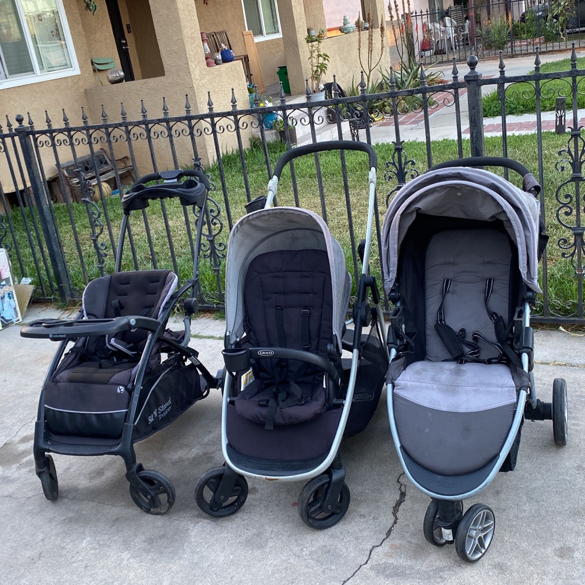 Carriolas Para Niños $50:00 Por las Tres o $20 :00 Cada Una