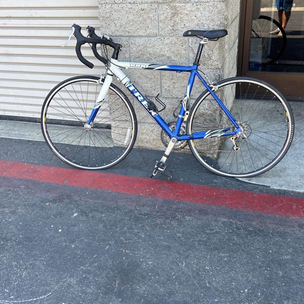 ④TREK 1000 44cm Alpha Aluminum BONTRAGER Trek 1000 Alpha Custom Aluminum Road Bike!! for Sale in San Marcos