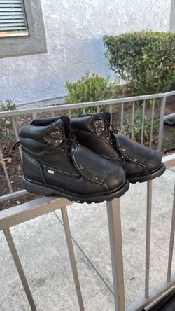 Steel toe boots