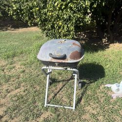 BBQ Grill with 2 wheels
