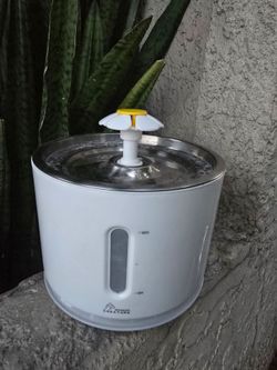 Wonder Creature Pet Water Fountain Stainless Steel, 81oz/2.4L Cat Fountain