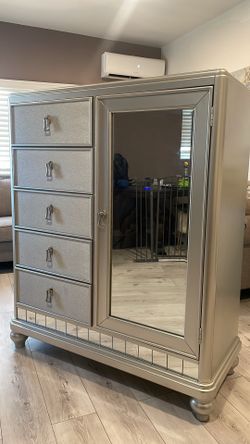 Dresser