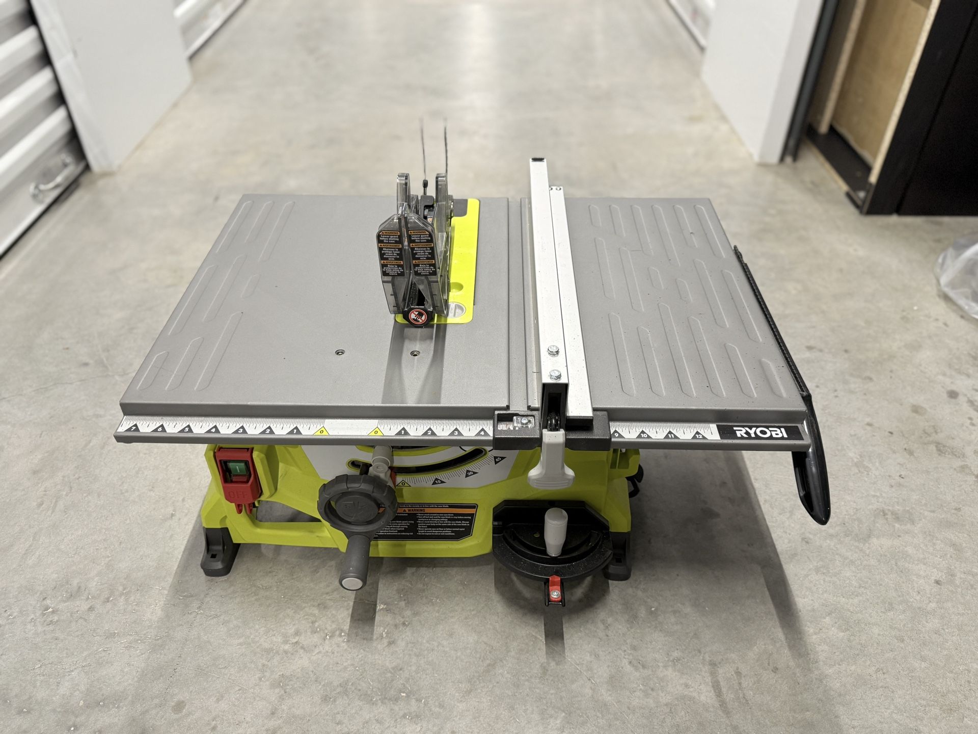 Ryobi Table Saw - 13 Amp 8-1/4 in. New blade. Barely used