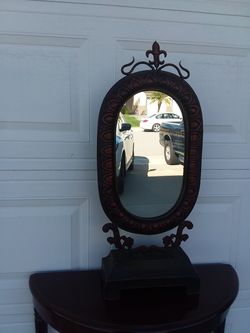 Stand vanity mirror