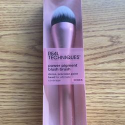 Real Techniques Powder Pigment Blush Brush